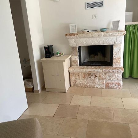 Relais Trulli Le Icone Bed & Breakfast ออสตูนี ภายนอก รูปภาพ